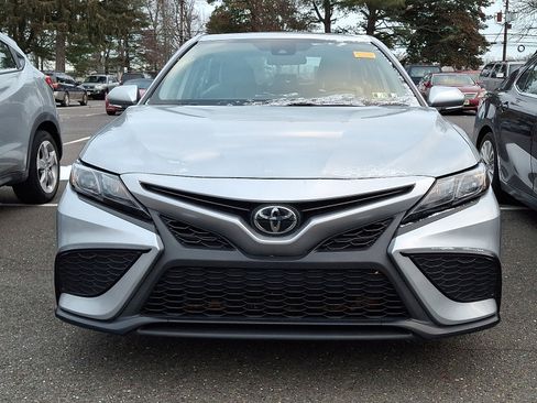 Used 2023 Toyota Camry SE image 3