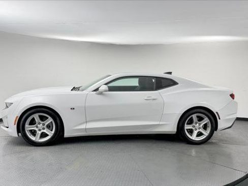 Used 2023 Chevrolet Camaro LT RWD image 3