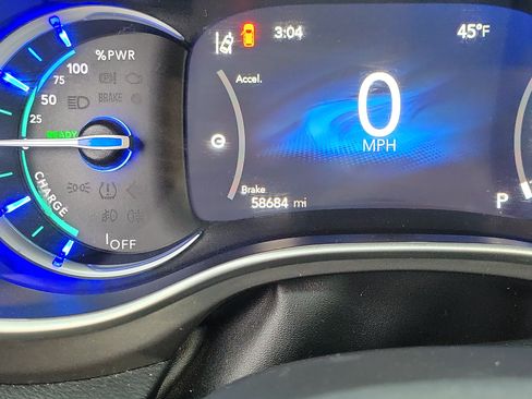 Used 2023 Chrysler Pacifica Touring-L FWD image 25