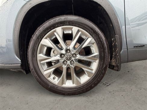 Used 2023 Toyota Highlander Limited image 19