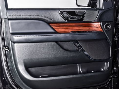 Used 2024 Lincoln Navigator Premiere AWD/4WD image 15