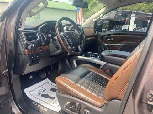 Used 2018 Nissan Titan Platinum Reserve w/ Platinum Utility Package AWD/4WD image 10