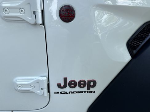 Used 2026 Jeep Gladiator Rubicon AWD/4WD image 14