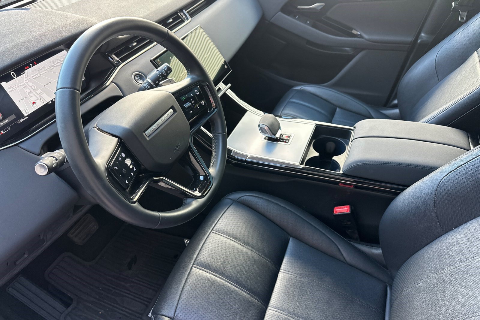Used 2024 Land Rover Range Rover Evoque S AWD/4WD image 4