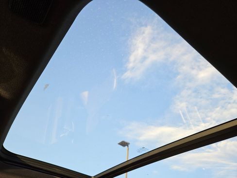 Used 2022 Chevrolet Tahoe Z71 image 18