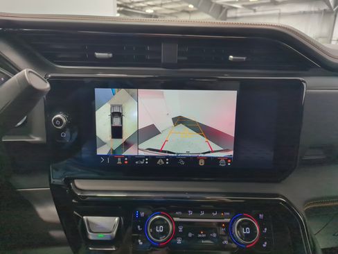 Used 2024 GMC Sierra 2500 AT4 w/ Technology Package image 23