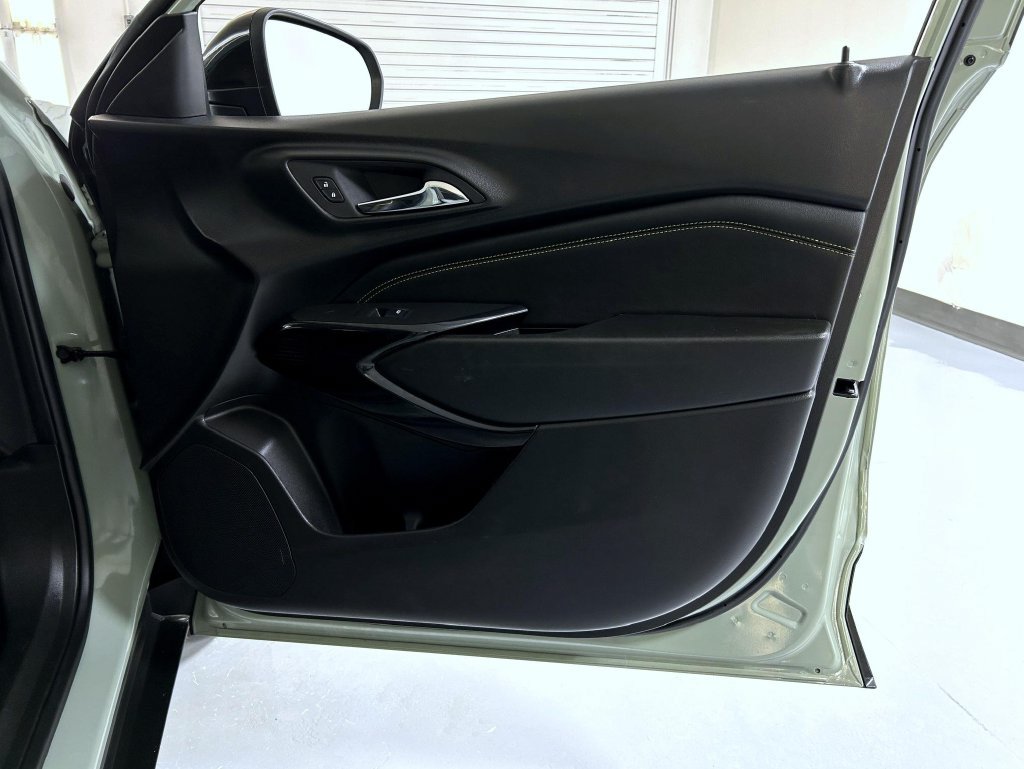 Certified 2025 Chevrolet Trax ACTIV FWD image 17