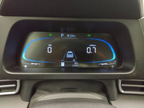 Used 2025 Hyundai Elantra SE FWD image 23