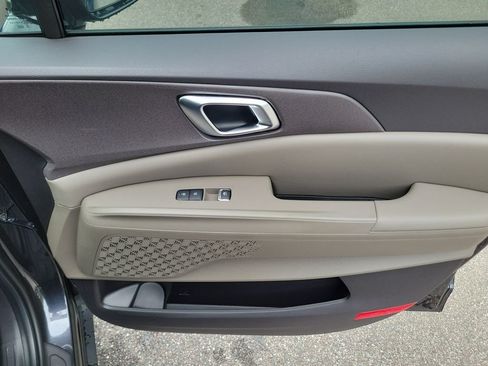 New 2026 Kia Carnival Hybrid FWD image 10