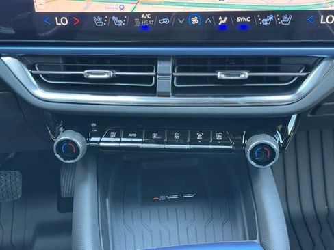 New 2025 Chevrolet Equinox EV LT w/ Convenience Package II FWD image 28