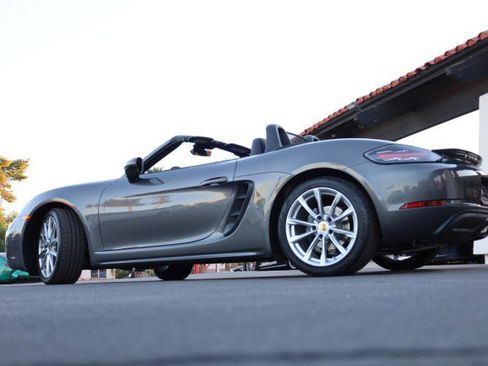 Used 2017 Porsche 718 Boxster image 18