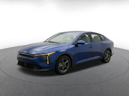 Used 2025 Kia K4 FWD image 3