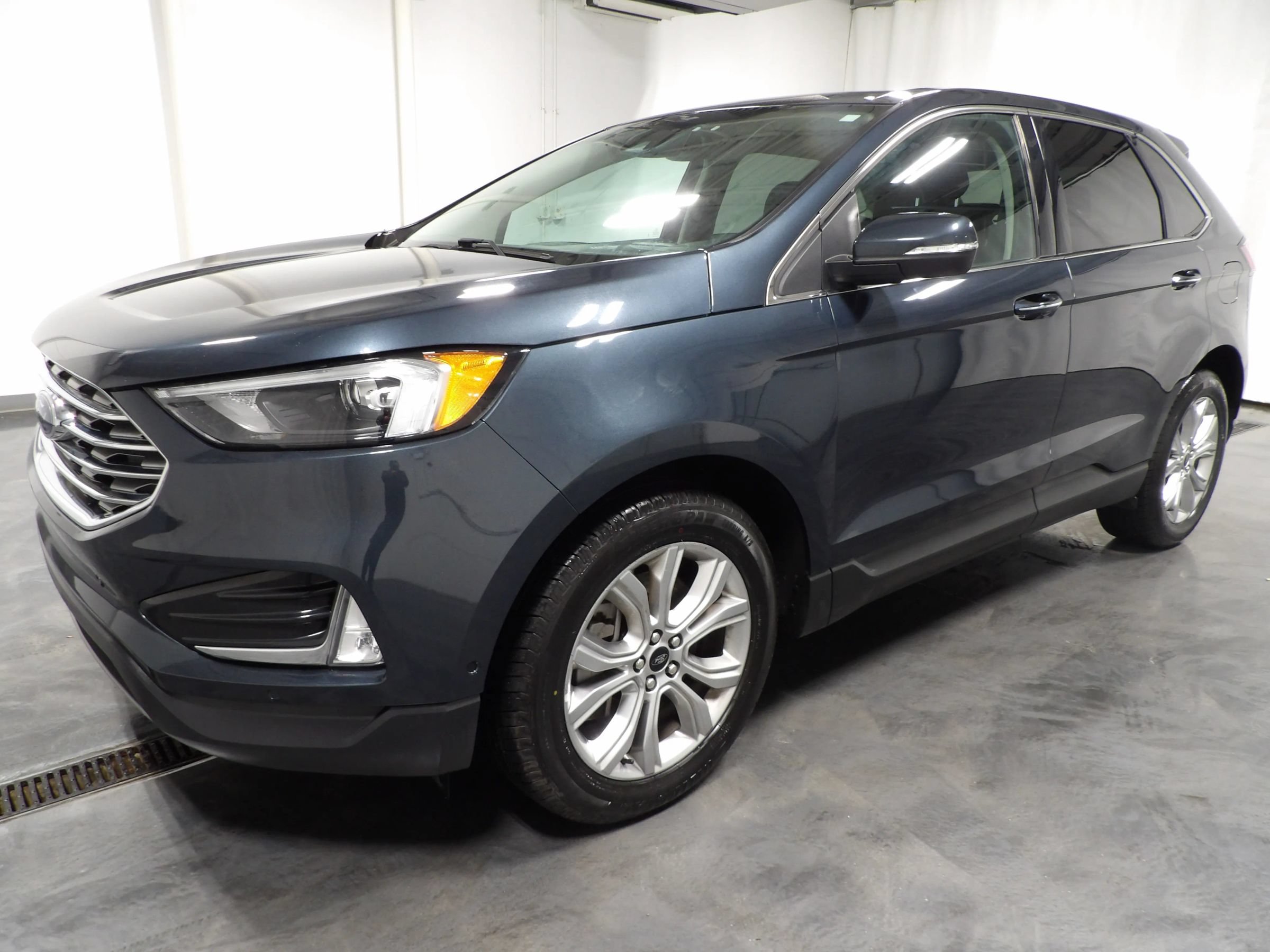 Used 2023 Ford Edge Titanium AWD/4WD image 5