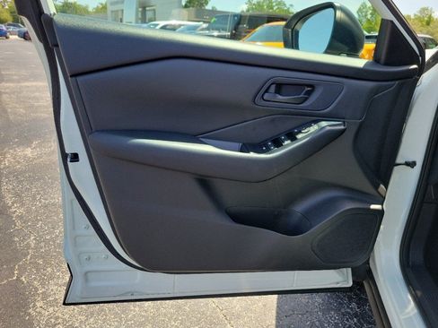 Used 2024 Nissan Rogue S FWD image 15