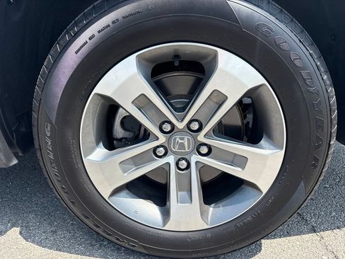 Used 2023 Honda Pilot EX-L image 6