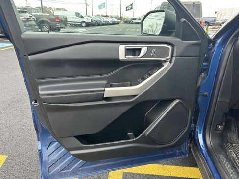Used 2021 Ford Explorer XLT image 9