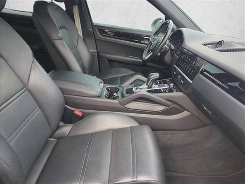 Used 2022 Porsche Cayenne Platinum Edition AWD/4WD image 27