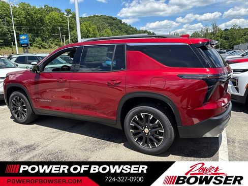 New 2026 Chevrolet Traverse LT w/ Sun and Wheel Package AWD/4WD image 3