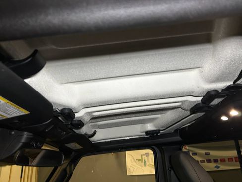 Used 2025 Jeep Wrangler Unlimited Sahara AWD/4WD image 25