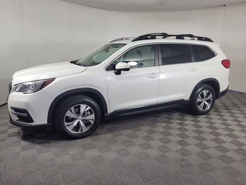 Used 2019 Subaru Ascent Premium image 2