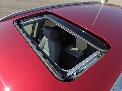 Used 2022 Honda CR-V Touring image 4