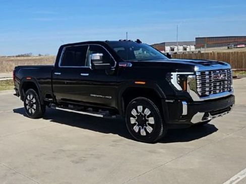 Used 2024 GMC Sierra 2500 Denali AWD/4WD image 2