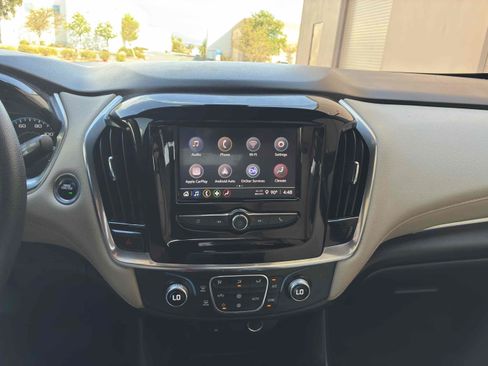 Used 2022 Chevrolet Traverse LS FWD image 24