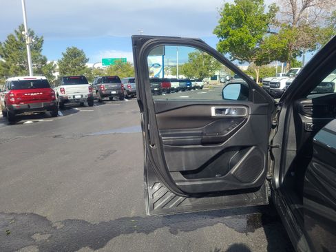 Used 2020 Ford Explorer XLT AWD/4WD image 13