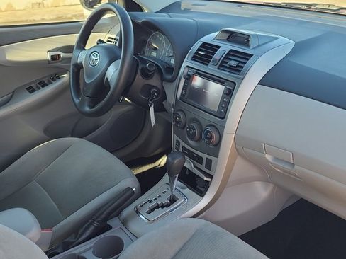 Used 2013 Toyota Corolla LE image 8