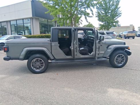 Used 2022 Jeep Gladiator Overland AWD/4WD image 18