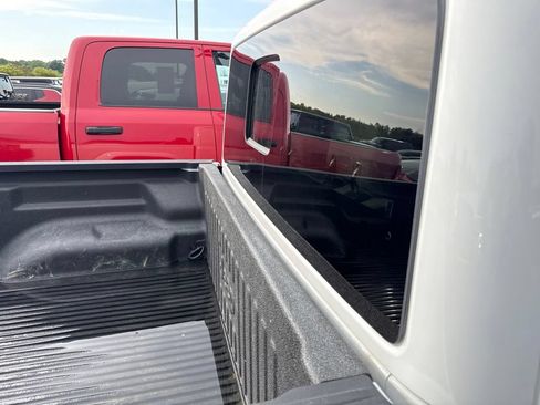 Used 2023 Jeep Gladiator Overland AWD/4WD image 24