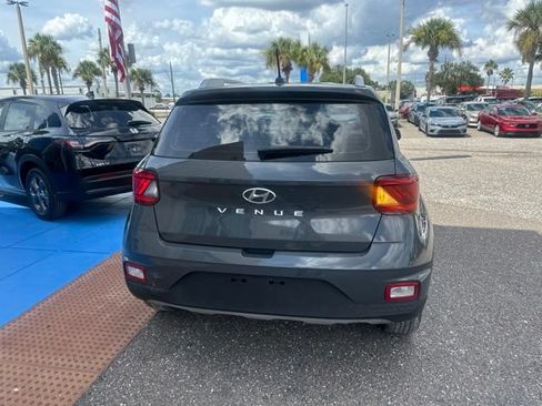 Used 2024 Hyundai Venue SEL FWD image 8