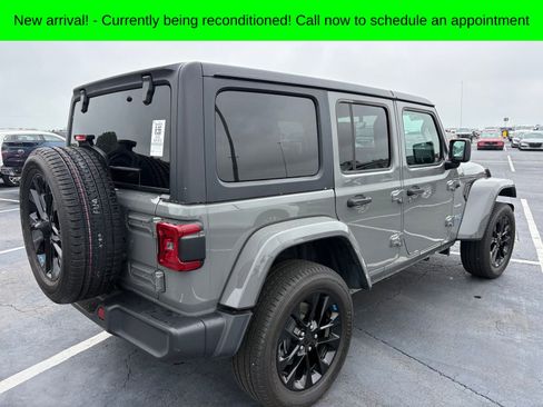 Used 2023 Jeep Wrangler Unlimited Sahara w/ Cold Weather Group AWD/4WD image 4