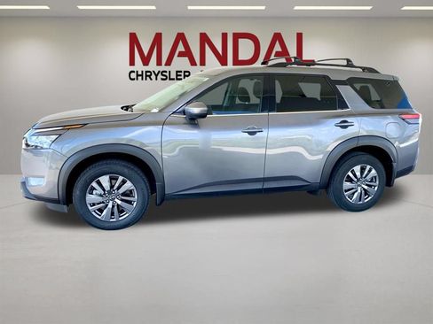 Used 2025 Nissan Pathfinder SV FWD image 9
