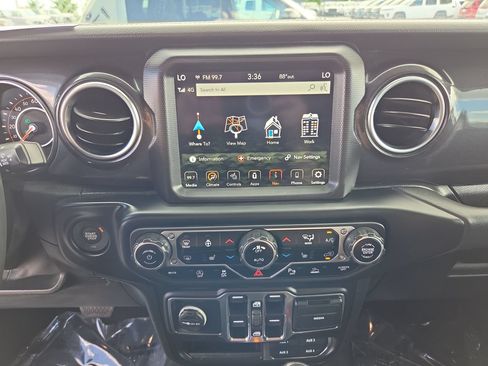 Used 2021 Jeep Wrangler Unlimited Sahara AWD/4WD image 26