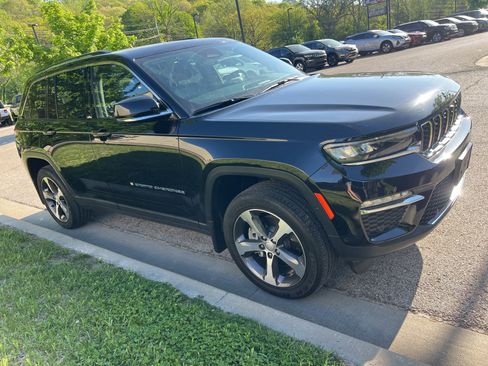 Used 2023 Jeep Grand Cherokee 4WD 4xe w/ Luxury Tech Group II image 3