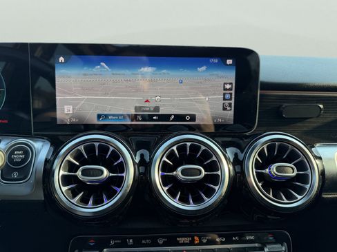 Used 2021 Mercedes-Benz GLB 35 AMG 4MATIC image 27