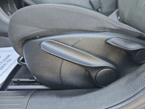 Used 2015 Chrysler 200 Limited image 26