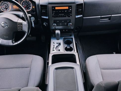 Used 2010 Nissan Titan XE image 4