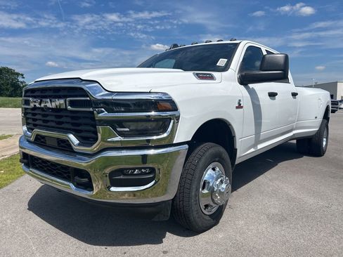 Used 2026 RAM 3500 Tradesman w/ Chrome Appearance Group A AWD/4WD image 7