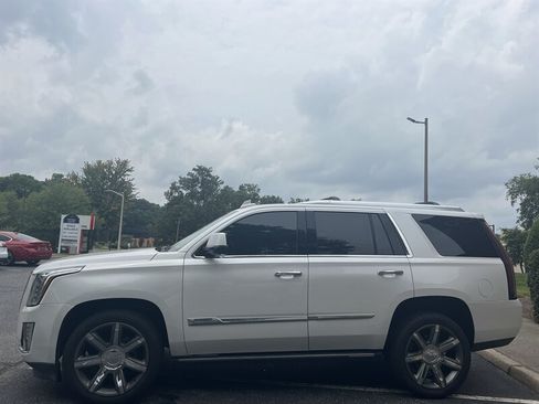 Used 2016 Cadillac Escalade Premium AWD/4WD image 3