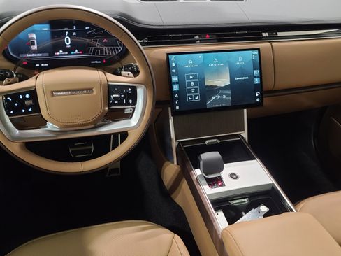 New 2026 Land Rover Range Rover Long Wheelbase SE image 5
