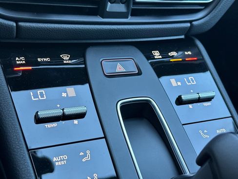 New 2026 Porsche Macan image 24