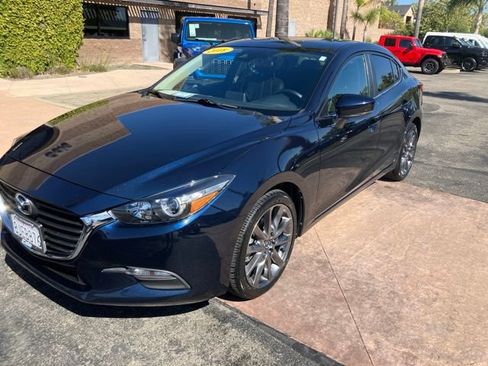 Used 2018 MAZDA MAZDA3 Touring FWD image 2