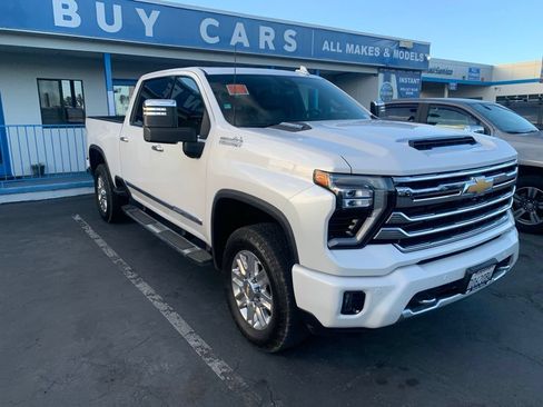 Used 2025 Chevrolet Silverado 2500 High Country w/ Technology Package AWD/4WD image 4