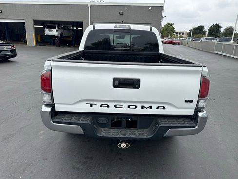 Used 2023 Toyota Tacoma TRD Off-Road w/ Black Out Package (TMS) AWD/4WD image 4