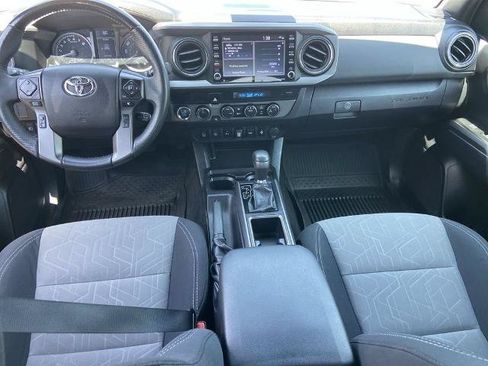 Used 2021 Toyota Tacoma TRD Off-Road w/ Technology Package AWD/4WD image 15