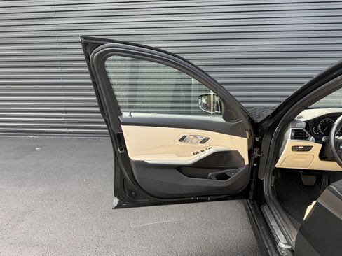 Used 2020 BMW 330i Sedan w/ Driving Assistance Package RWD image 19