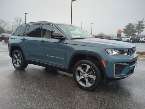 New 2026 Jeep Grand Cherokee Limited w/ Trailer Tow Package AWD/4WD image 2
