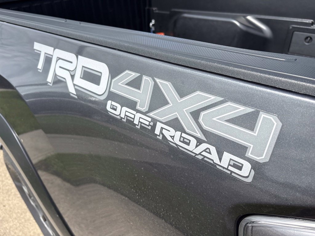 Used 2021 Toyota Tacoma TRD Off-Road w/ TRD Premium Off Road Package AWD/4WD image 4